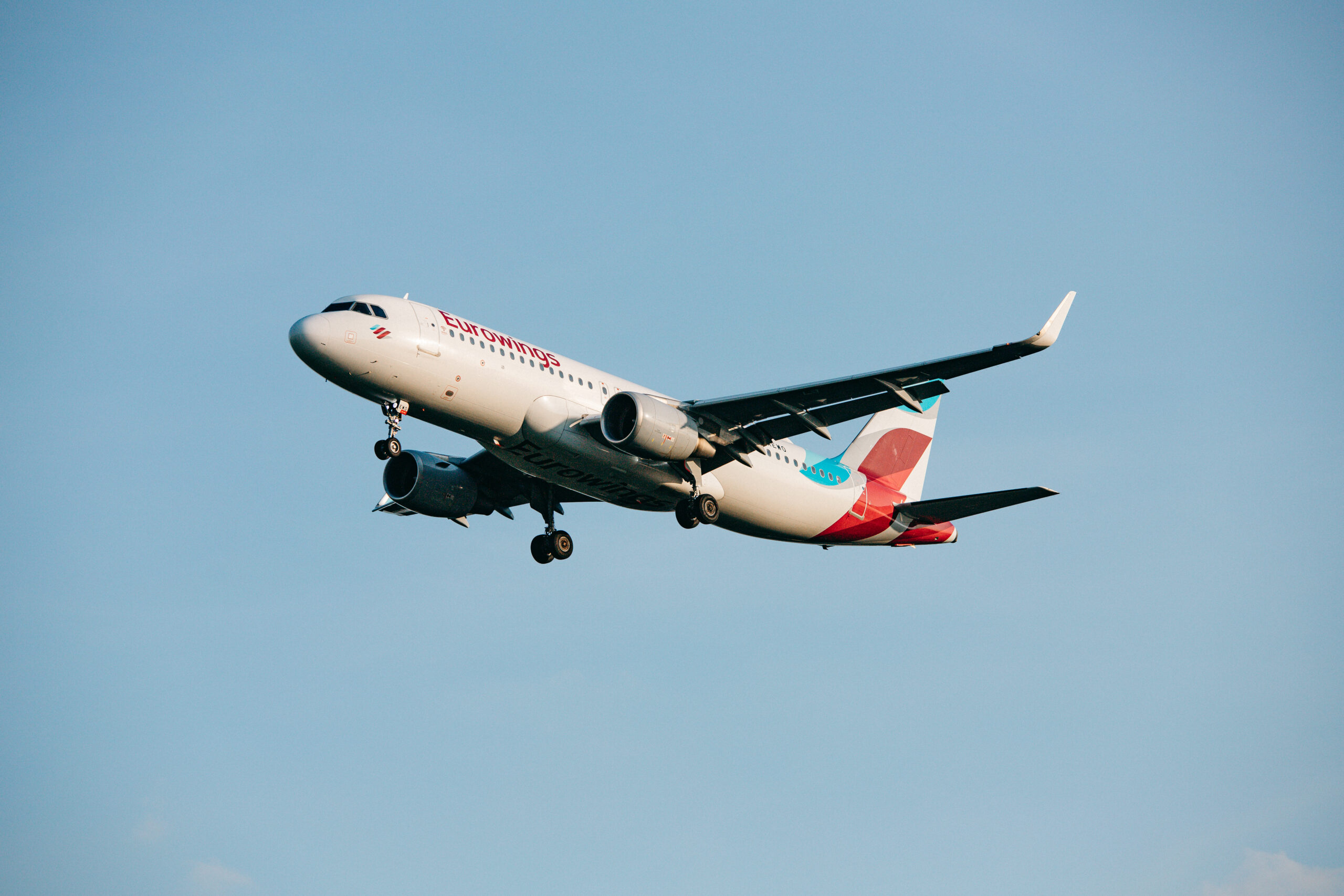 Eurowings Airbus A320 D-AEWO im Landeanflug